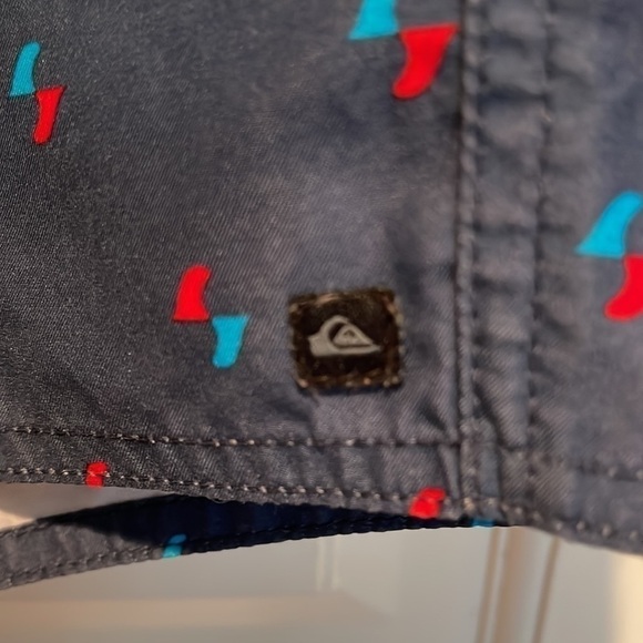 Quicksilver 🔥sale🔥🌟blue and red surf 🏄♂️ shorts - Picture 3 of 10